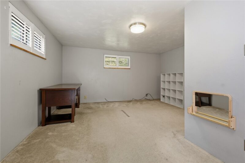 2724 Dwight Ave — photo 7