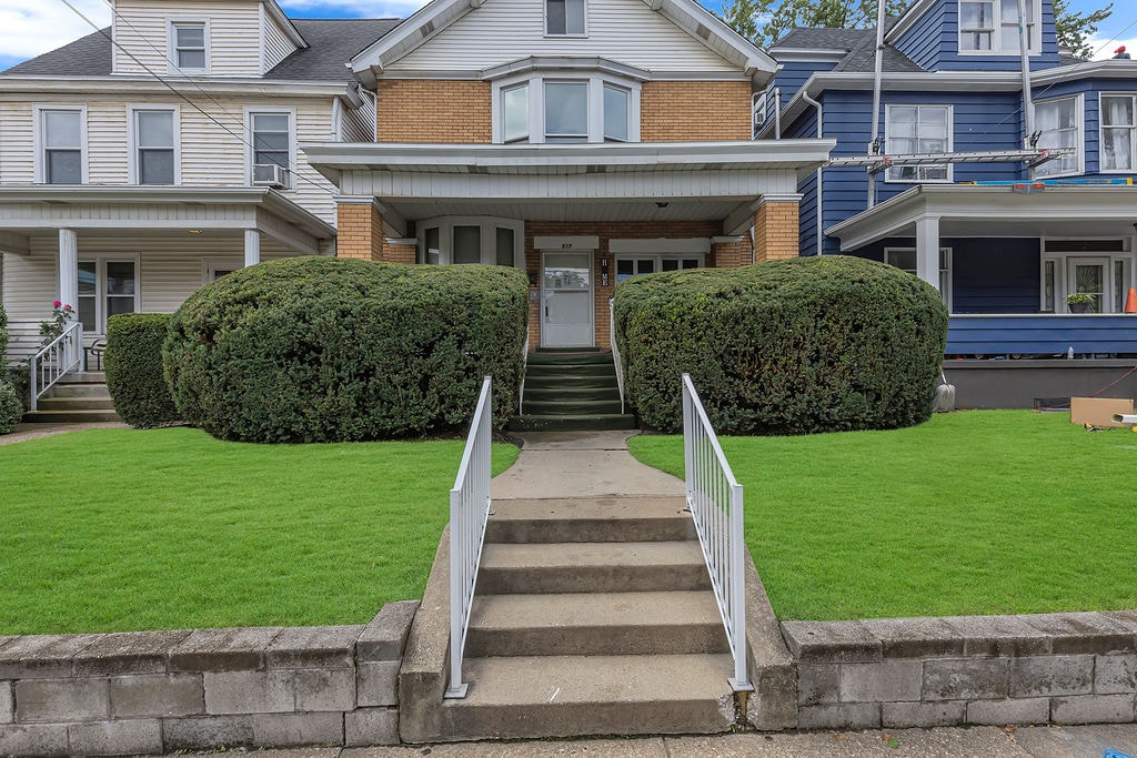 517 Maplewood Avenue — photo 1