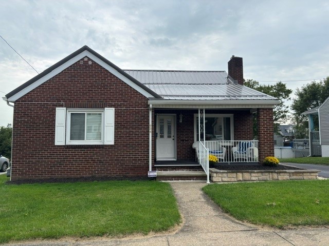 934 Warren Ave — photo 1