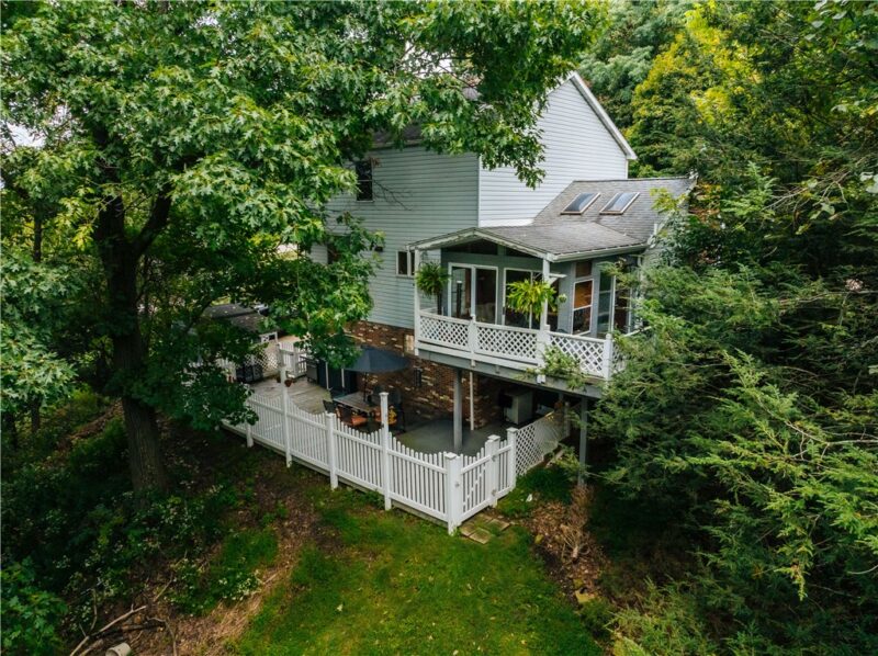 4 1/2 Barrington Dr — photo 2
