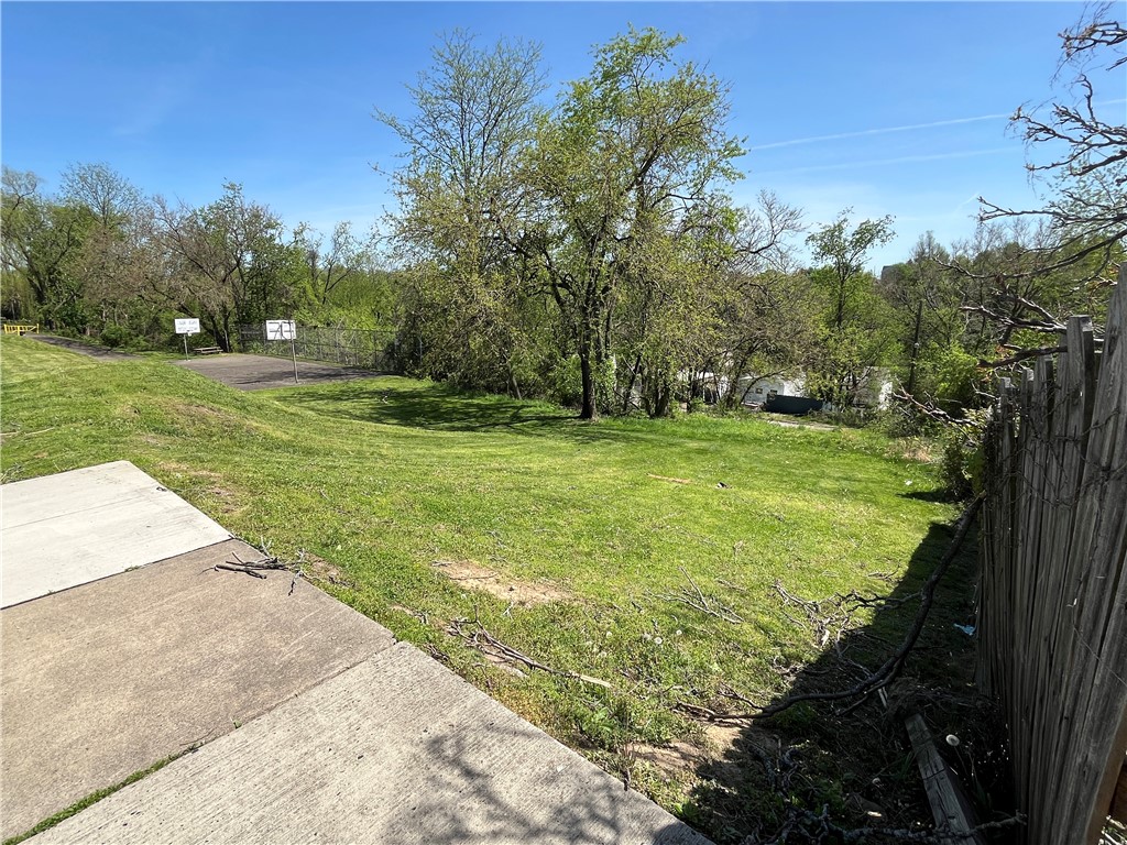2806 Cobden — photo 1