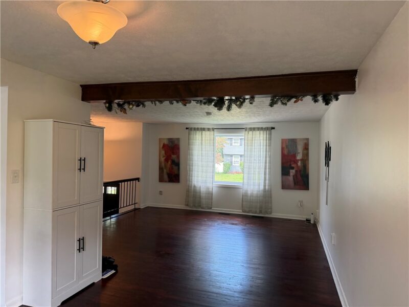 577 Surfside Dr — photo 2