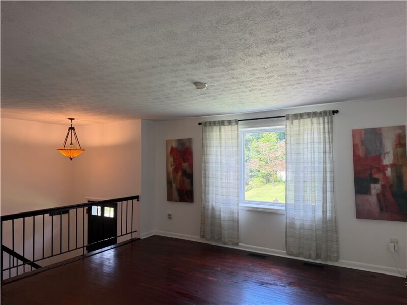 577 Surfside Dr — photo 3
