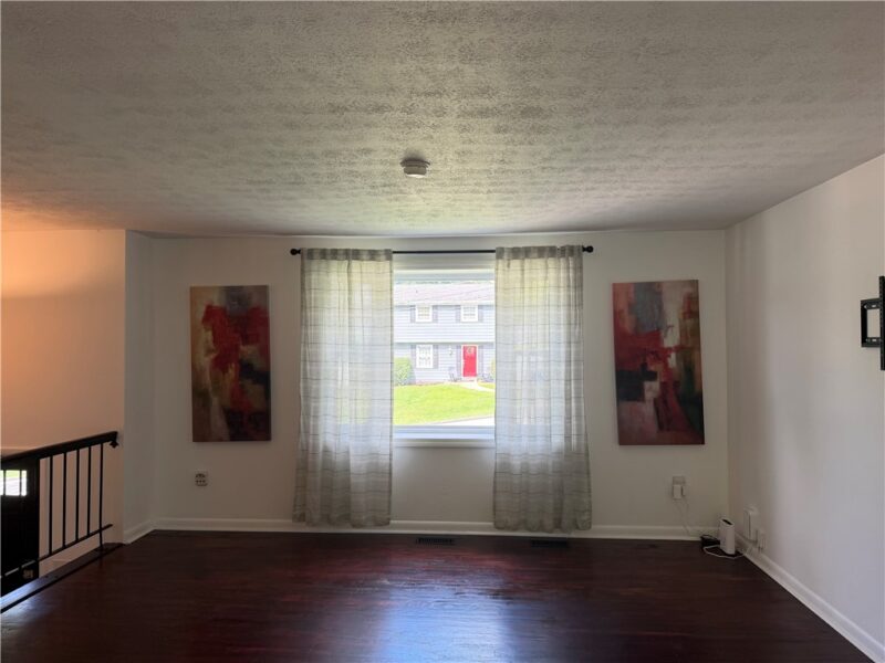 577 Surfside Dr — photo 4