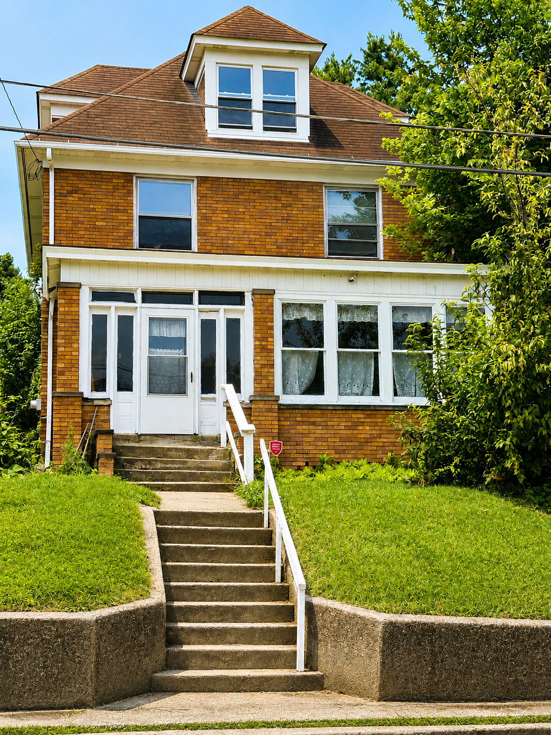 882 McIntire WAY — photo 1