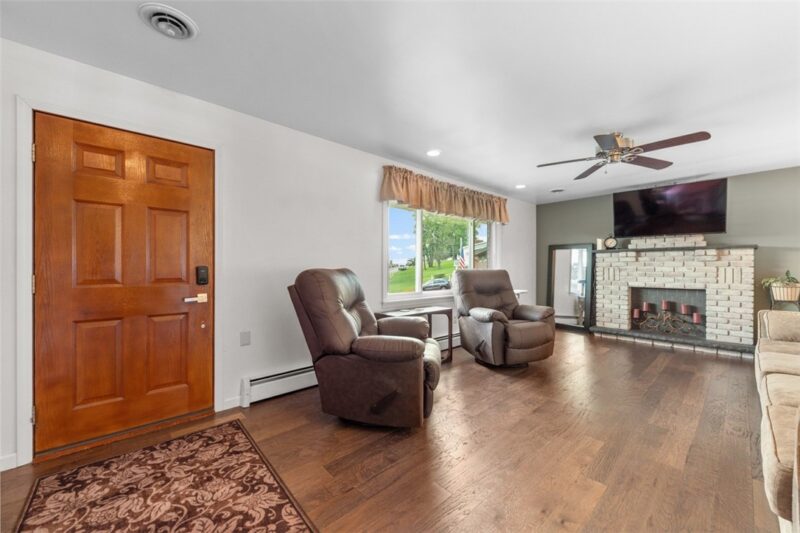 348 Aitken Avenue — photo 2