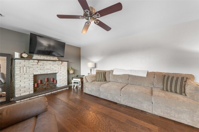 348 Aitken Avenue — photo 3