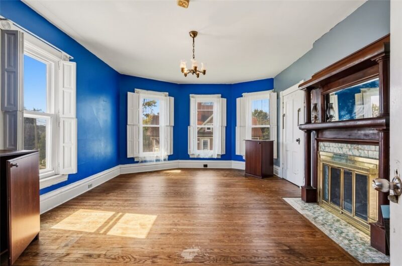 612 E Brady St — photo 8