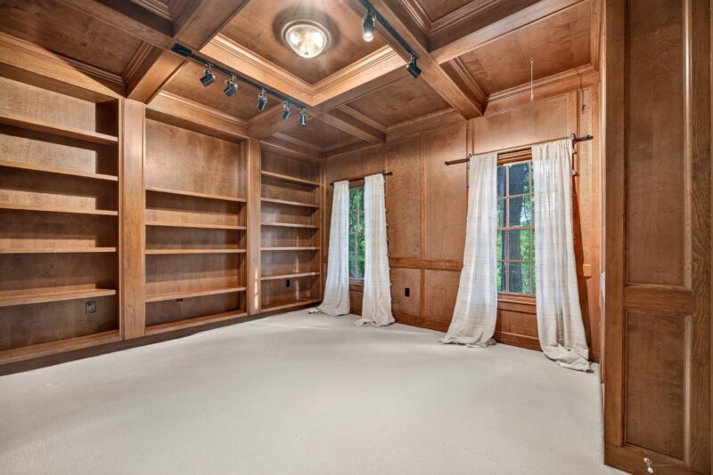 302 Crystal Lake Lane — photo 6