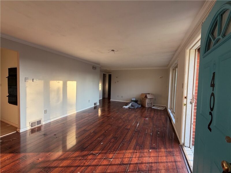 402 Elias Dr — photo 3