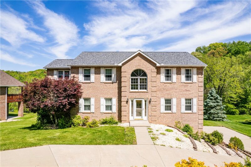 810 Stonebridge Drive — photo 2
