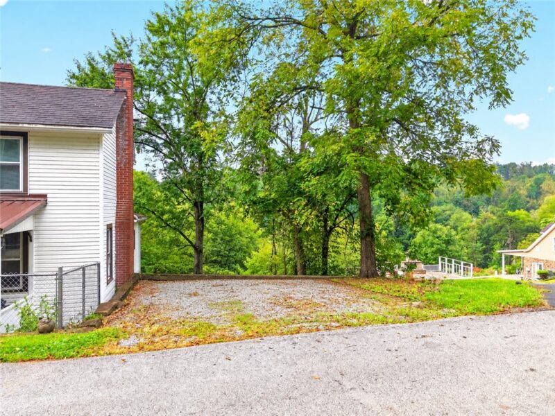 223 Lenkey Rd — photo 3