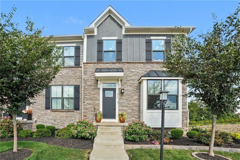 223 Marketplace Ave — photo 4