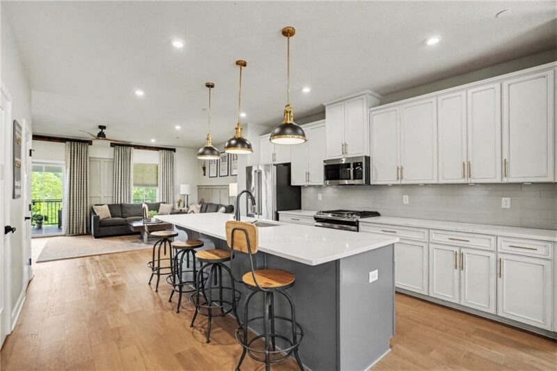 223 Marketplace Ave — photo 8