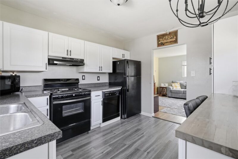 306 Delaney Dr — photo 4