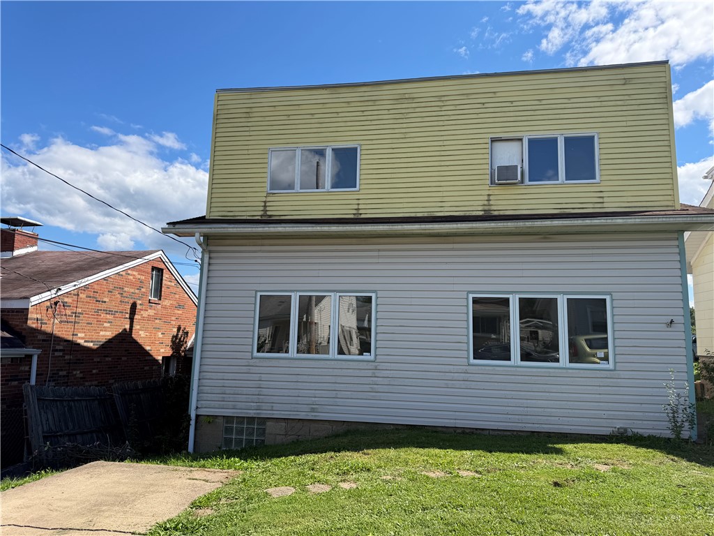 205 University St — photo 1