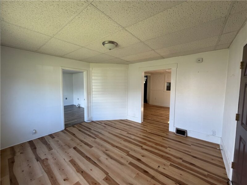 205 University St — photo 5