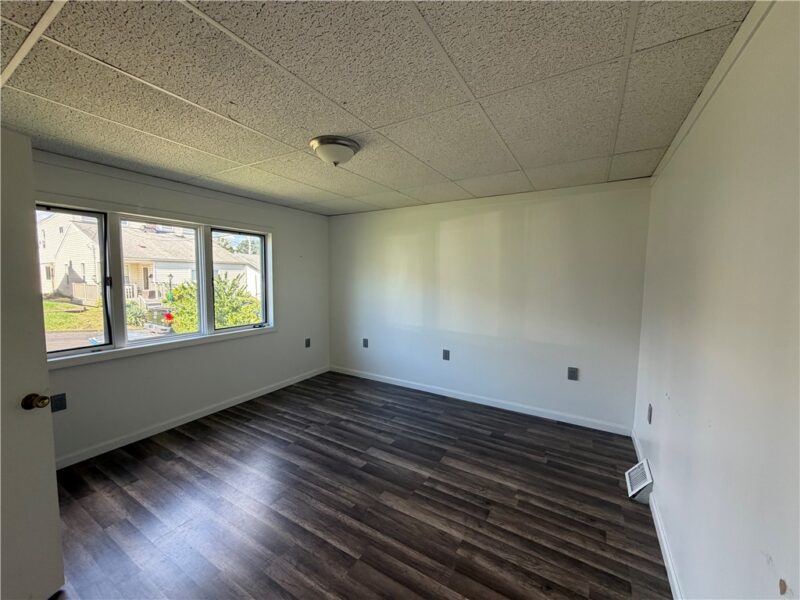 205 University St — photo 6