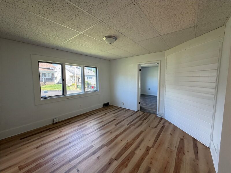 205 University St — photo 8
