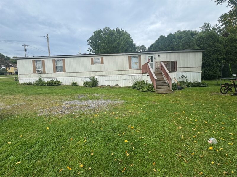 325 W Butler St — photo 2