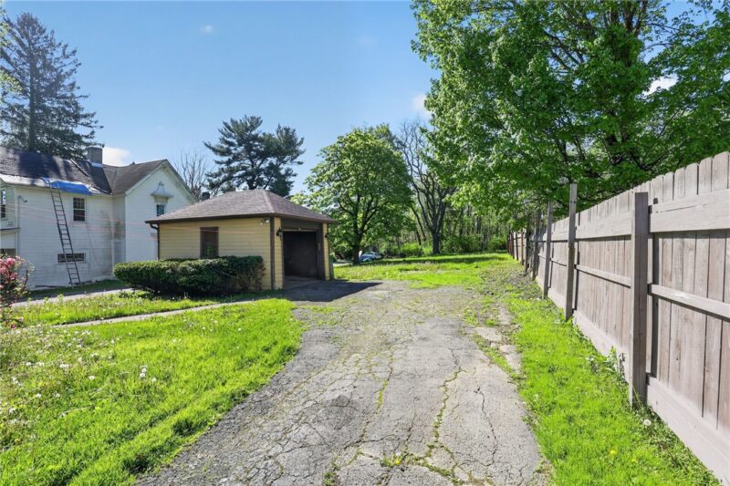 122 W Main St — photo 4