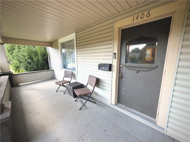 1406 Roemer Blvd — photo 2