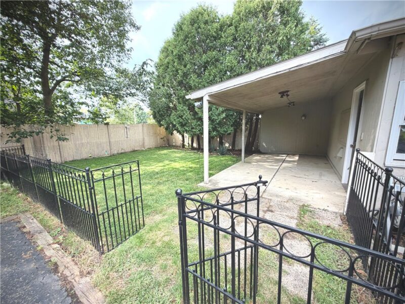 1406 Roemer Blvd — photo 4