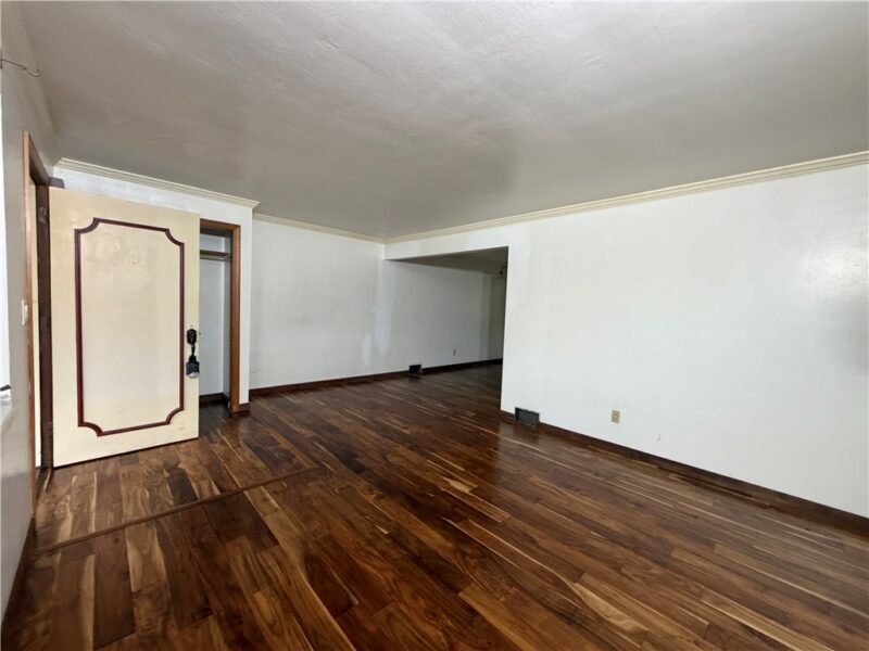 311 Larch Ln — photo 4