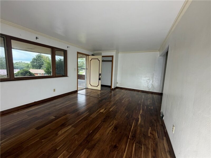 311 Larch Ln — photo 5