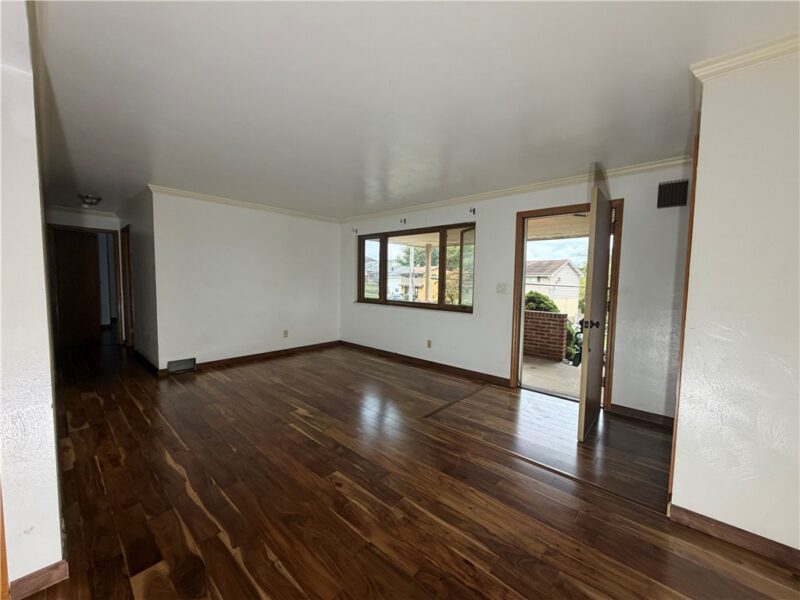 311 Larch Ln — photo 6