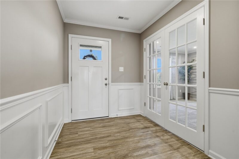 1040 Colonial Drive — photo 3