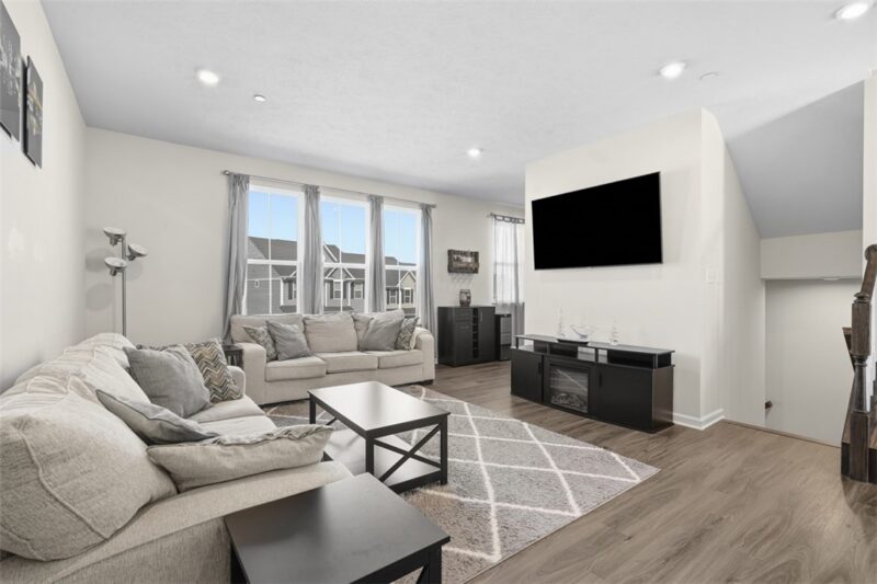458 Greenwood Dr — photo 3