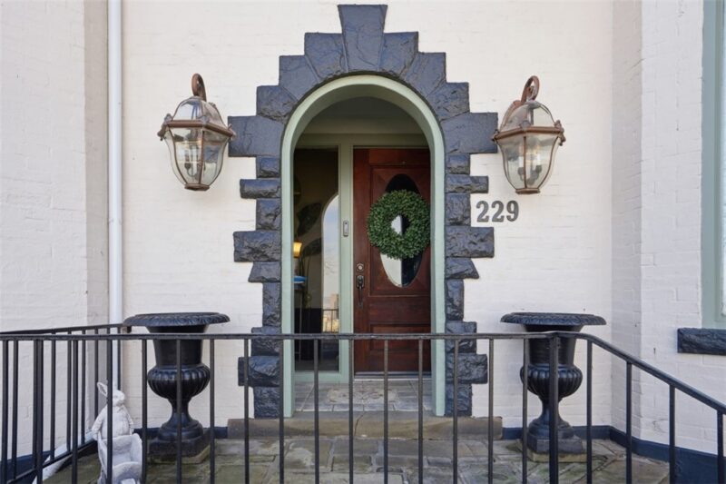 229 Grandview Avenue 3 — photo 2