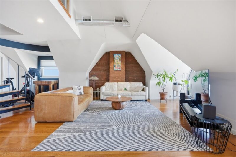 229 Grandview Avenue 3 — photo 8