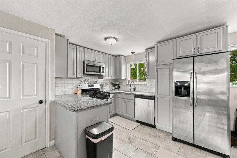 942 Lindsay Rd — photo 8