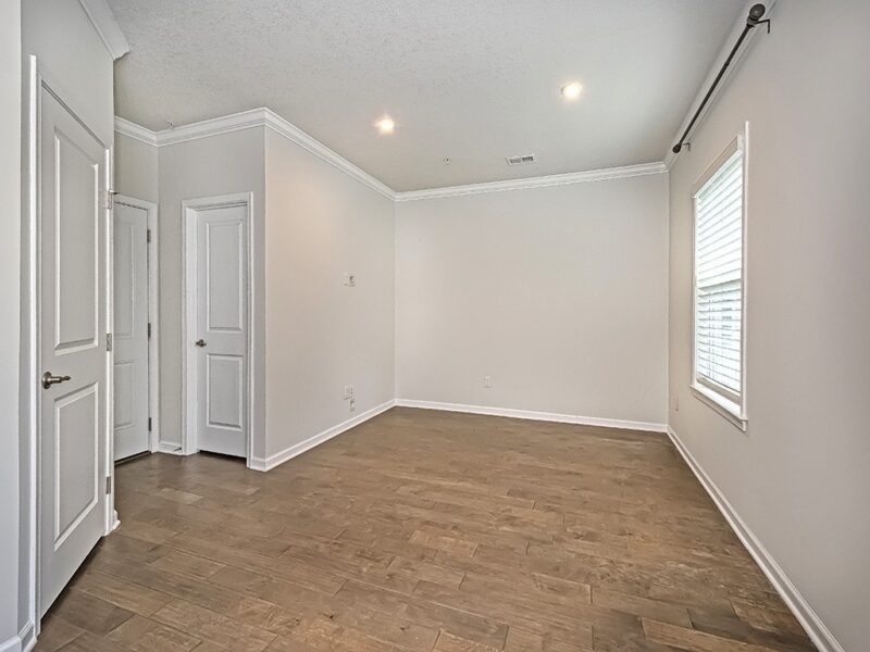 2017 Hemlock Ln — photo 2
