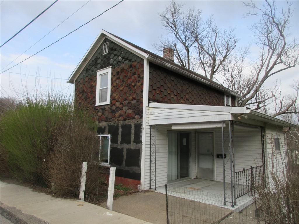 211 Main St — photo 1