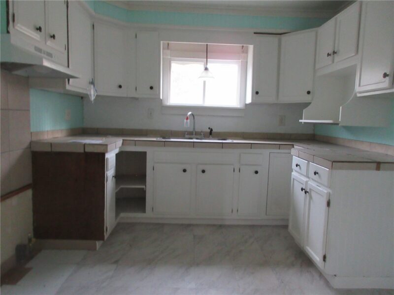211 Main St — photo 2