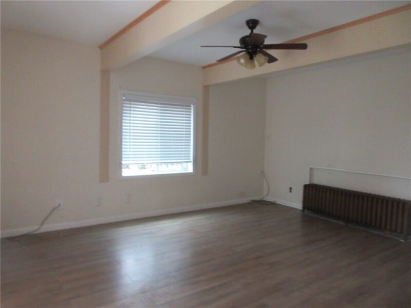 211 Main St — photo 3