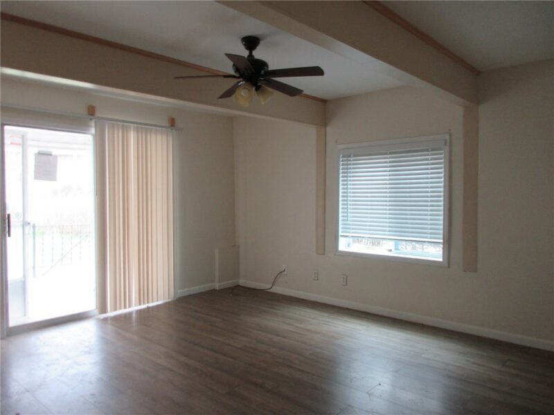 211 Main St — photo 8