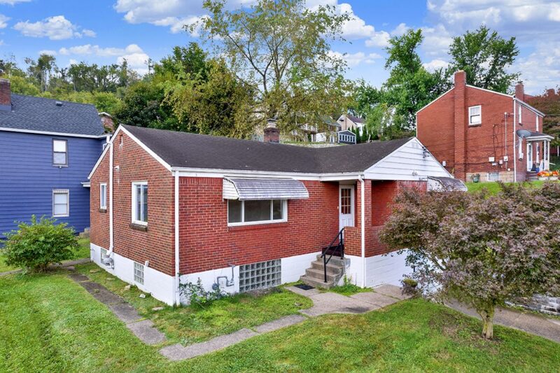 209 E Fairmont Ave