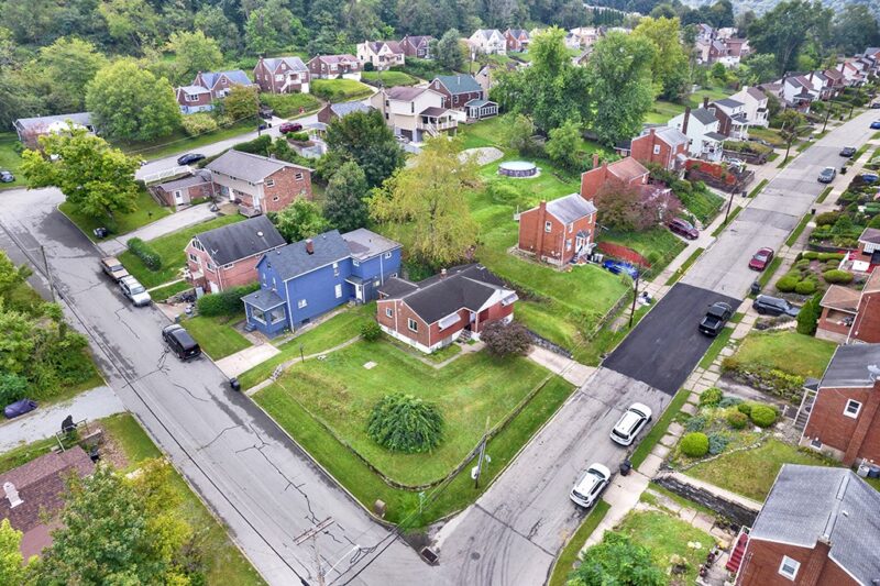 209 E Fairmont Ave — photo 2