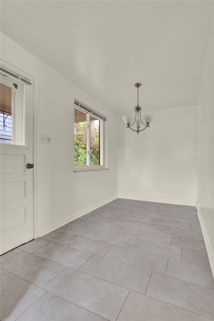 209 E Fairmont Ave — photo 8