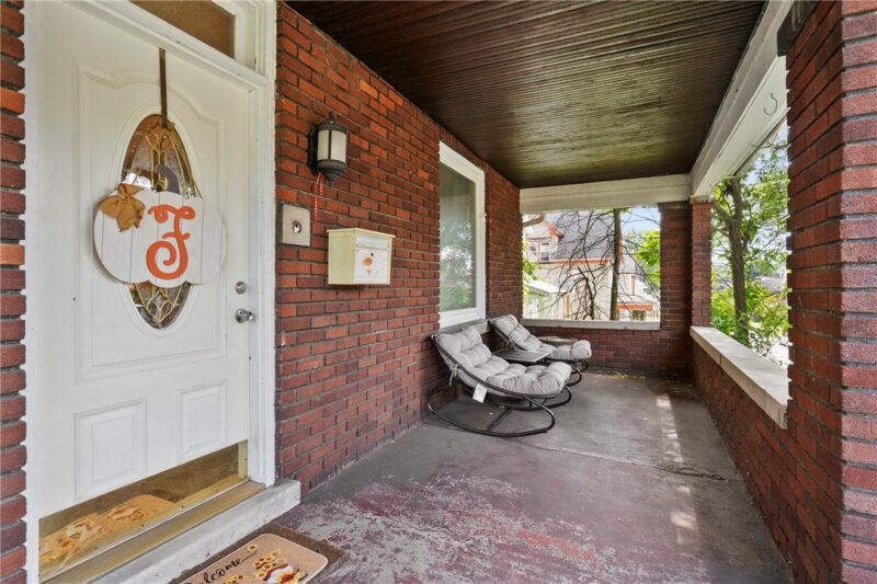 162 Oak St — photo 3