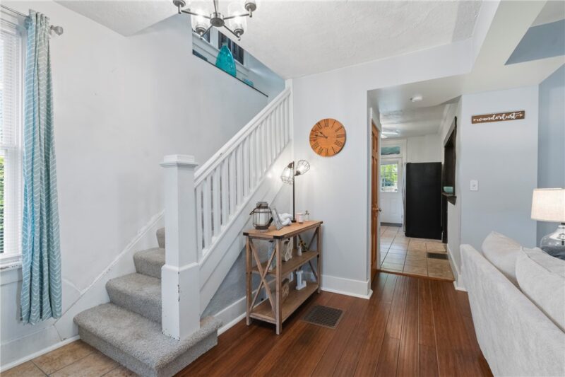 162 Oak St — photo 4