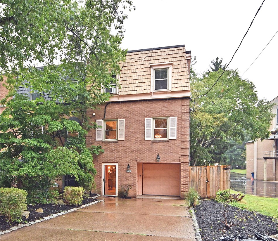 711 Clyde Street — photo 1