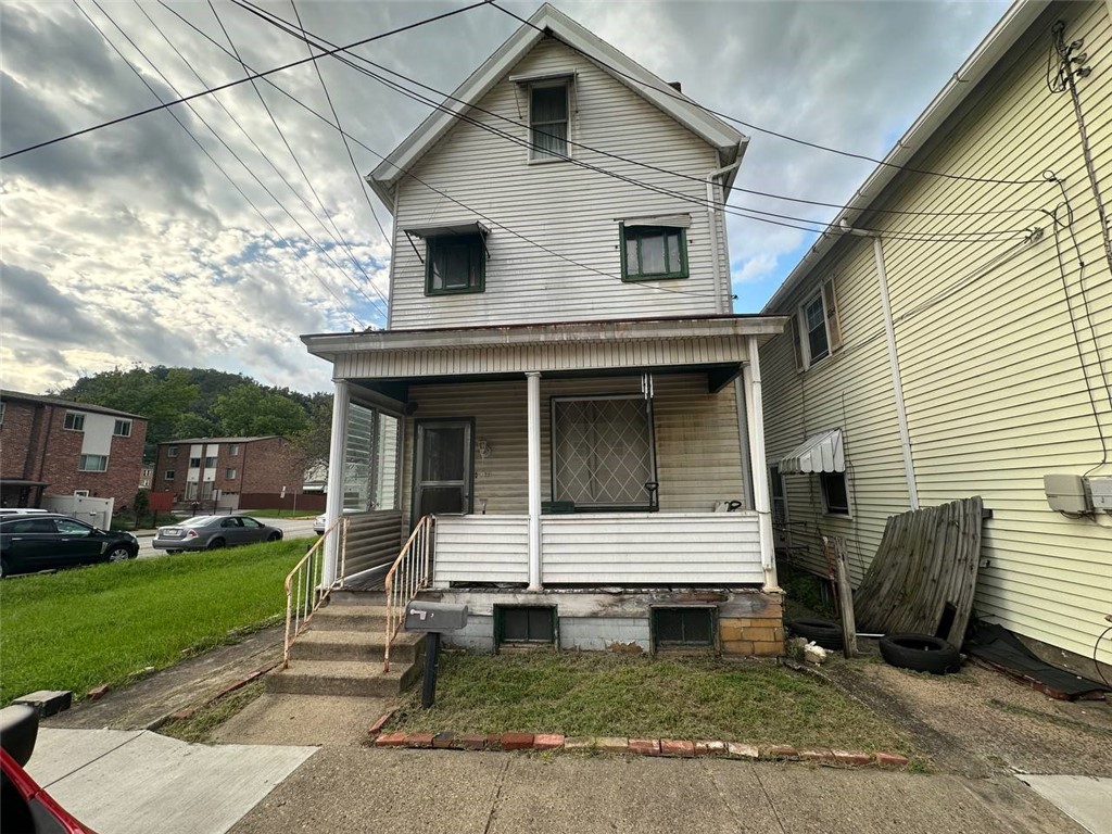 150 Watkins Ave — photo 1