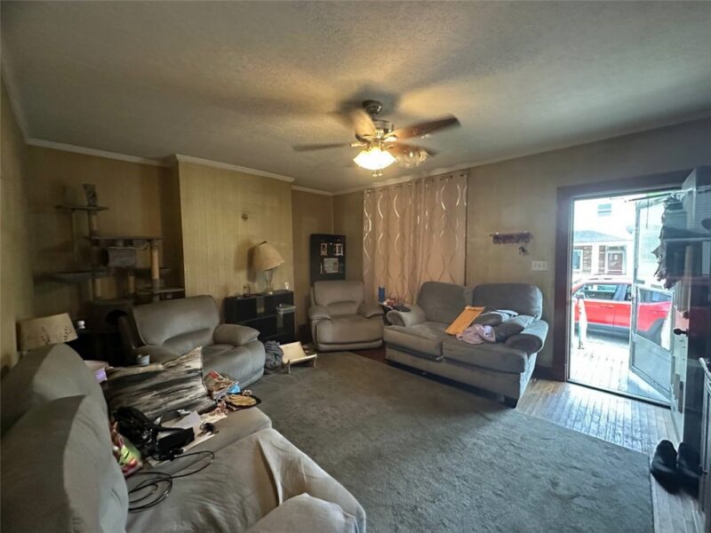 150 Watkins Ave — photo 2