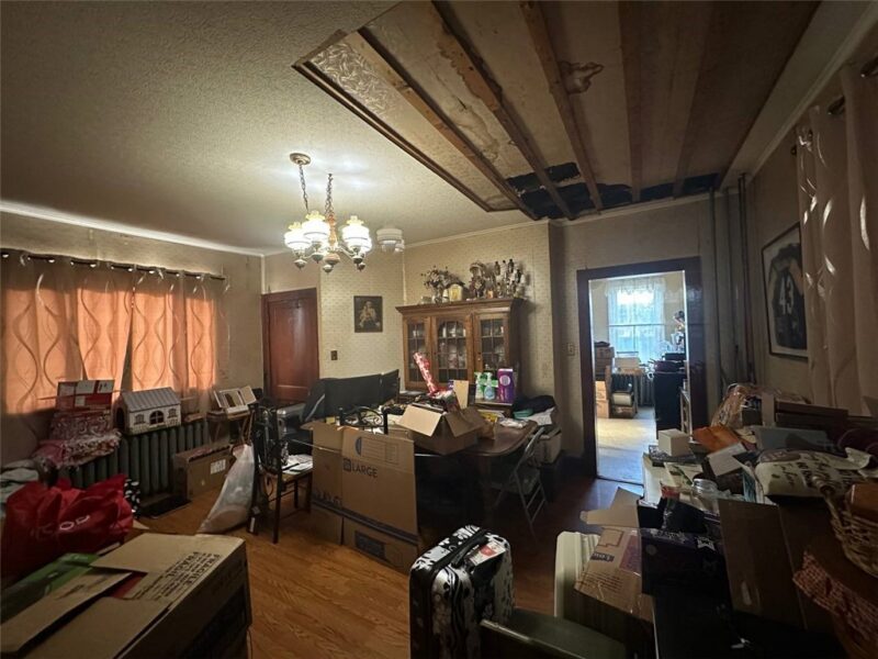 150 Watkins Ave — photo 4