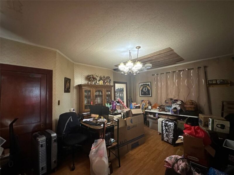 150 Watkins Ave — photo 5